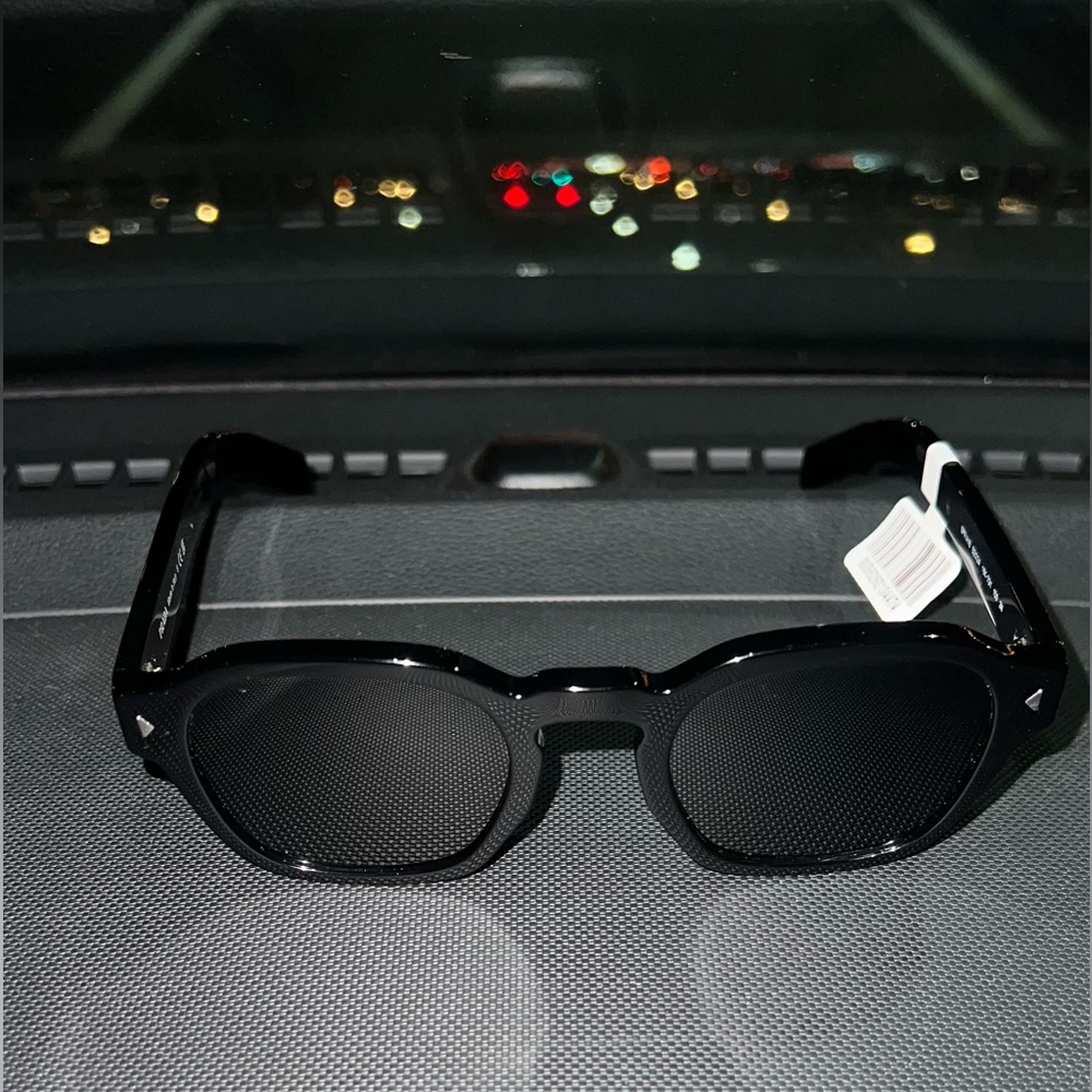 Unworn Prada shades 🔥🕶️😎 no original box